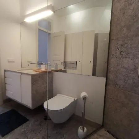 Lisbon Apartment Near Rato Square * Lizbona
