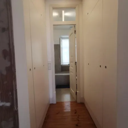 Lisbon Apartment Near Rato Square * Lizbona