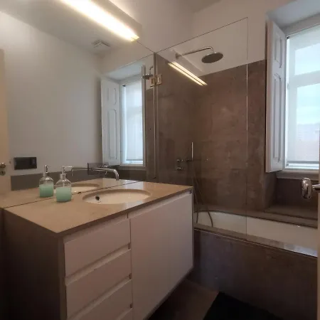 Lisbon Apartment Near Rato Square Apartment *