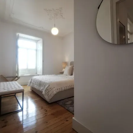 Lisbon Apartment Near Rato Square Apartament *